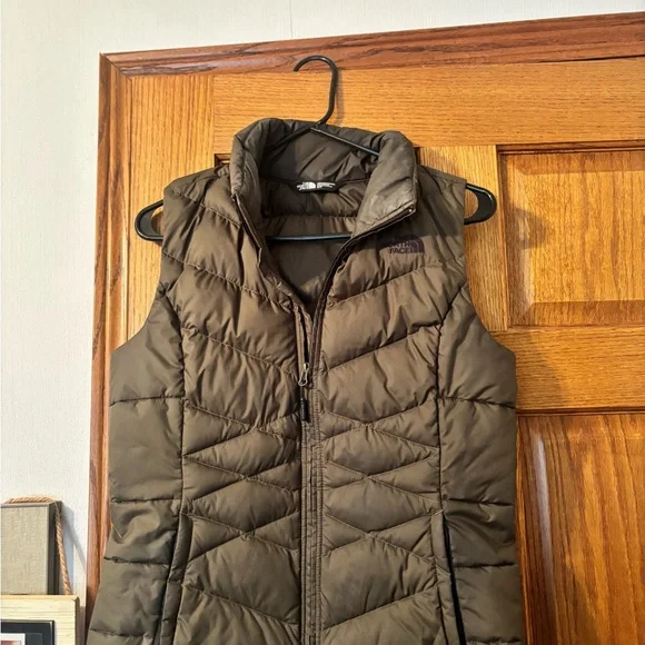The North Face Women's Olive Puffer Vest - Picture 2 of 6